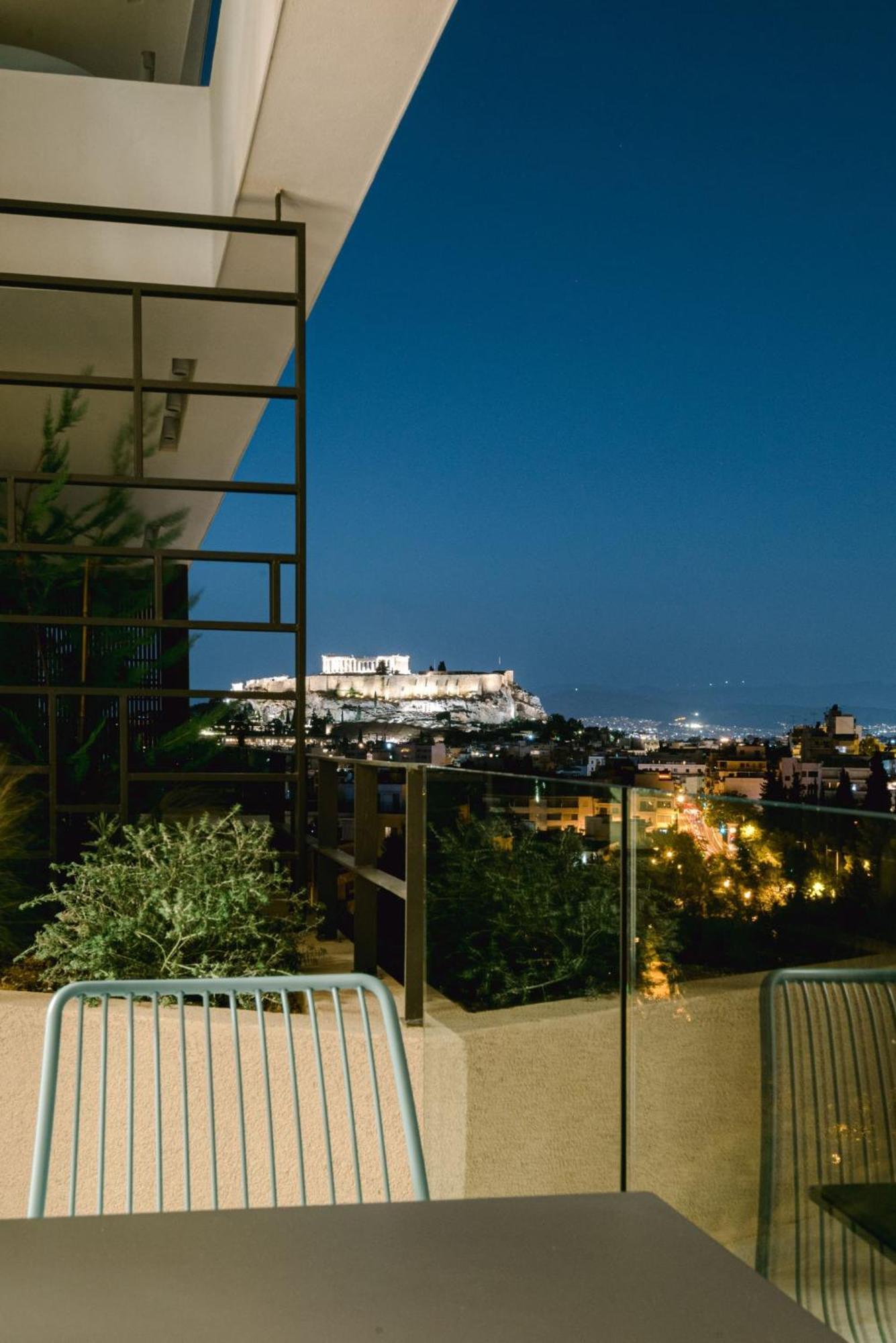 Urban Apt With Stunning Acropolis View & Roofdeck Atene Esterno foto
