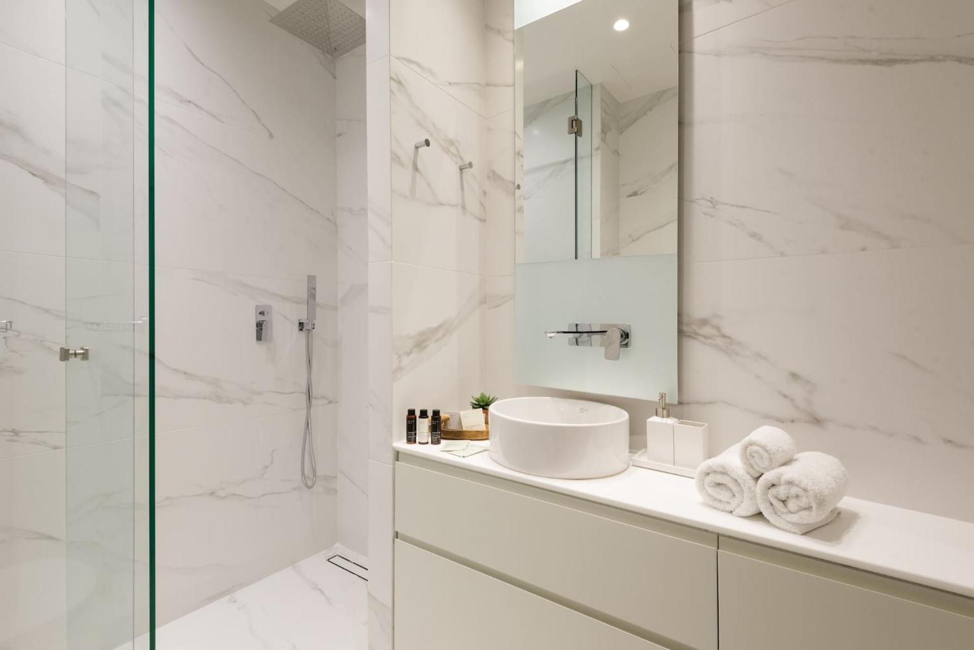 Urban Apt With Stunning Acropolis View & Roofdeck Atene Esterno foto