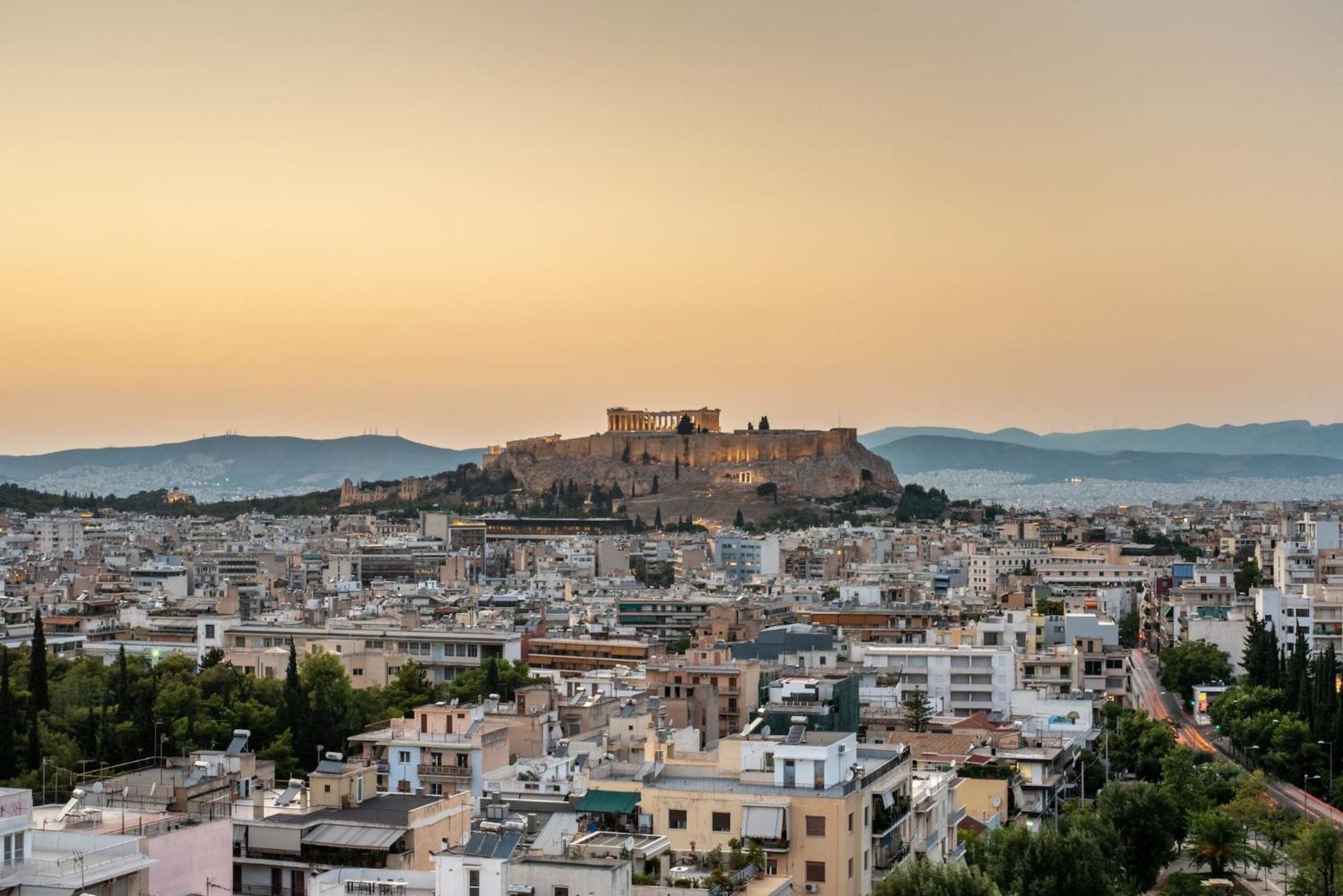 Urban Apt With Stunning Acropolis View & Roofdeck Atene Esterno foto